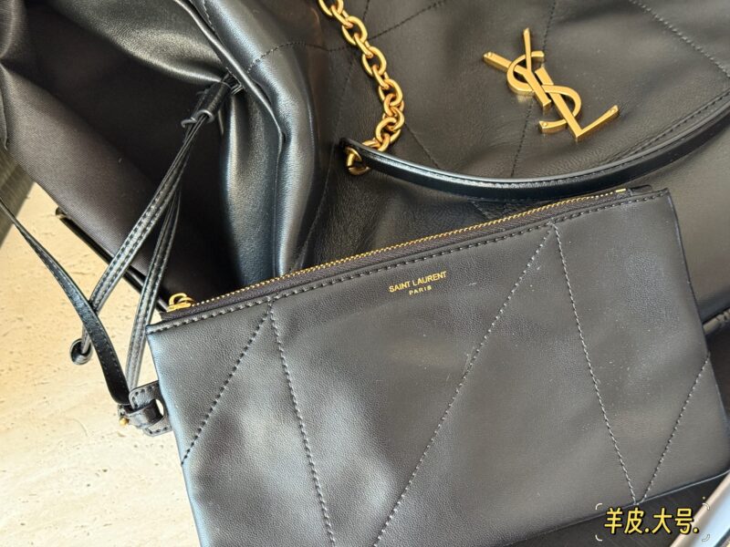 225f8f0e41.jpg 330 360 Boxless Sheepskin
Size: 27 * 29cm (small size)
35 * 35cm (large size)
YSL Yangshulin Shopping Bag
Too beautiful upper body, Jamie Large Pochon
The new model is so beautiful!
Back and body super fashionable! Can be on one shoulder or both shou...