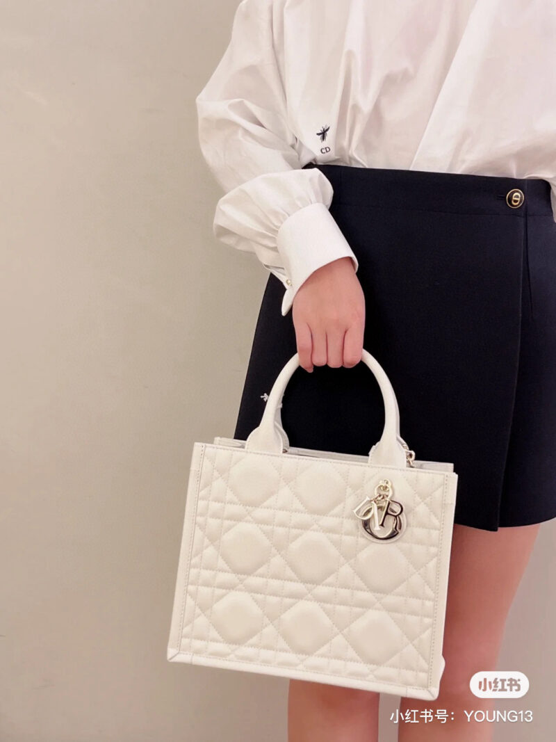 Dir new tote