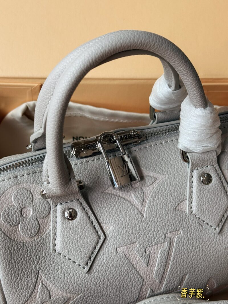 22f7eb76f3.jpg 220 new model (with box)
size: 20*14cm
L Home Speedy 20
Let's feel the joy of Speedy together~
This size is just right!
Sweet Potato Purple Speedy 20
Light purple gray blended milk is dripping!
Search: Lv speed 20