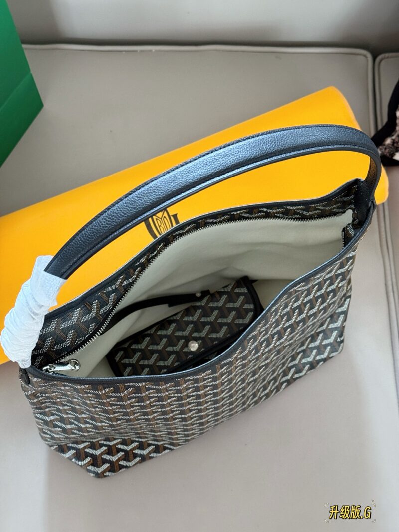 23129f9c97.jpg 205 unboxed upgraded version
size:32*25cm
Goya's New Hobo Underarm Bag/
Summer dopamine! There are many colors!
Leather/leather/workmanship have all been upgraded!
From beginning to end, everything was booked by customers!
Hobo is perfect for commu...