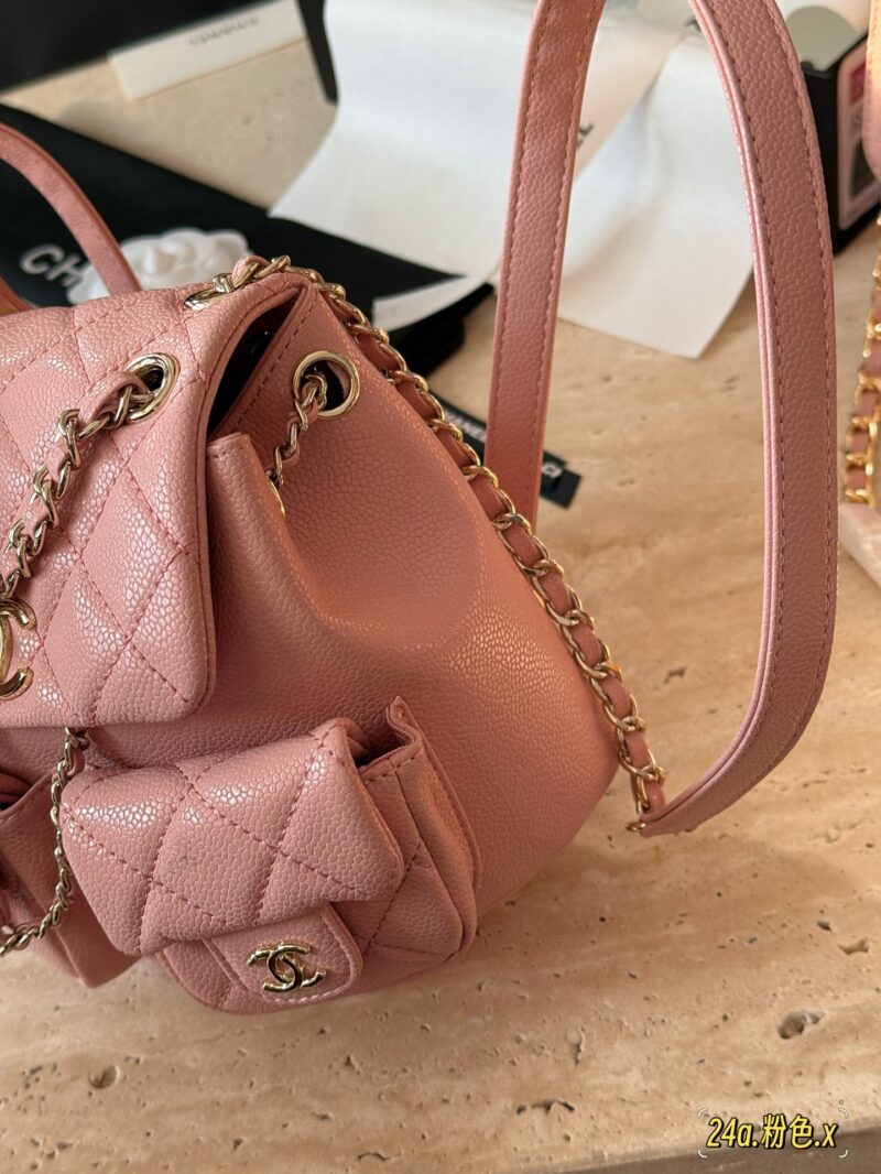 290 boxes
size：18*19cm
Xiaoxiang Home Duma 24V Backpack
Take the princess home with a heartbeat
Cute love
Of course, spring should continue to be pink and tender~
? Single shoulder ? Double shoulder ? Handheld