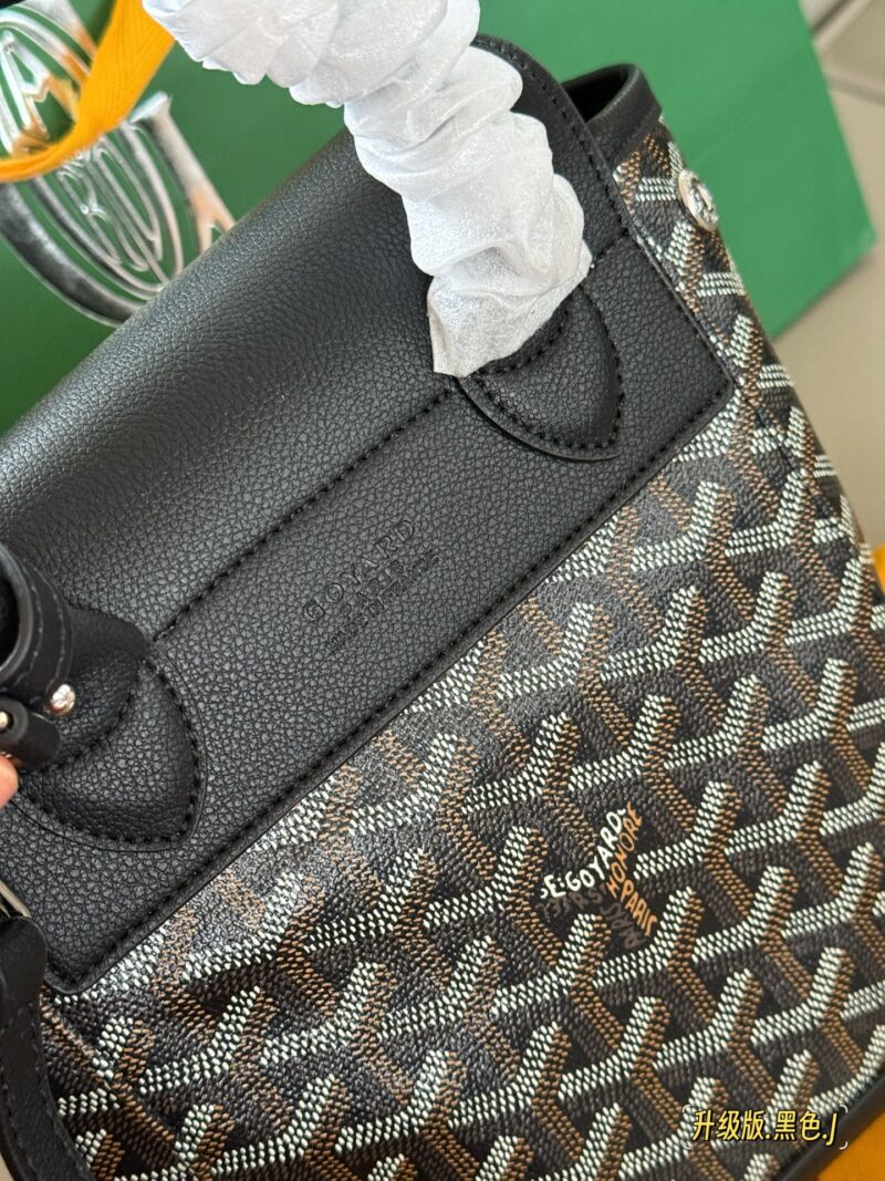 23adac164b.jpg 225 leather matching
size:20*23cm
Alpin mini Goryard that never gets tired of carrying
Goya backpack
It has a very light weight!
Single shoulder, double shoulder/back method can also be switched freely
The casual and fashionable feeling of mini siz...