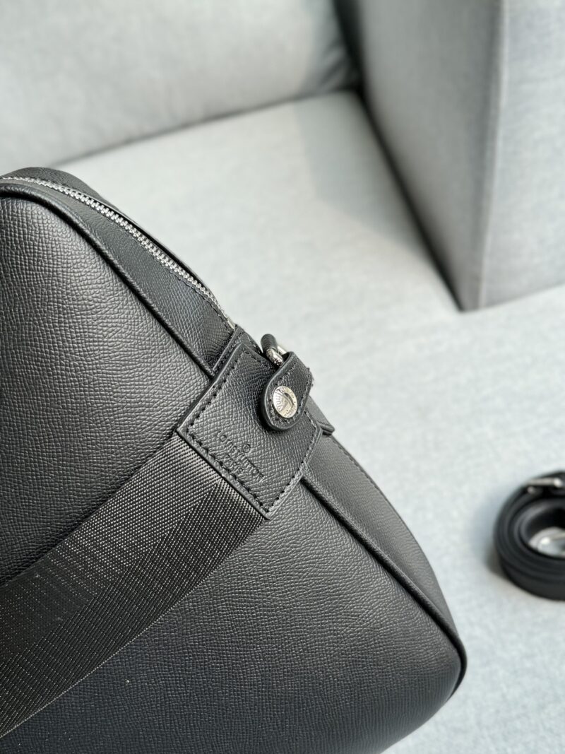 23c870ffc4.jpg Cowhide 340
size:39×29
LV PORTE-DOCUMENTS Commuter Bag, Office Document Bag, Computer Bag, Single Shoulder Crossbody Bag
Can be carried diagonally or by hand
The capacity is also very large, it can hold files and computers
Black versatile, classic...