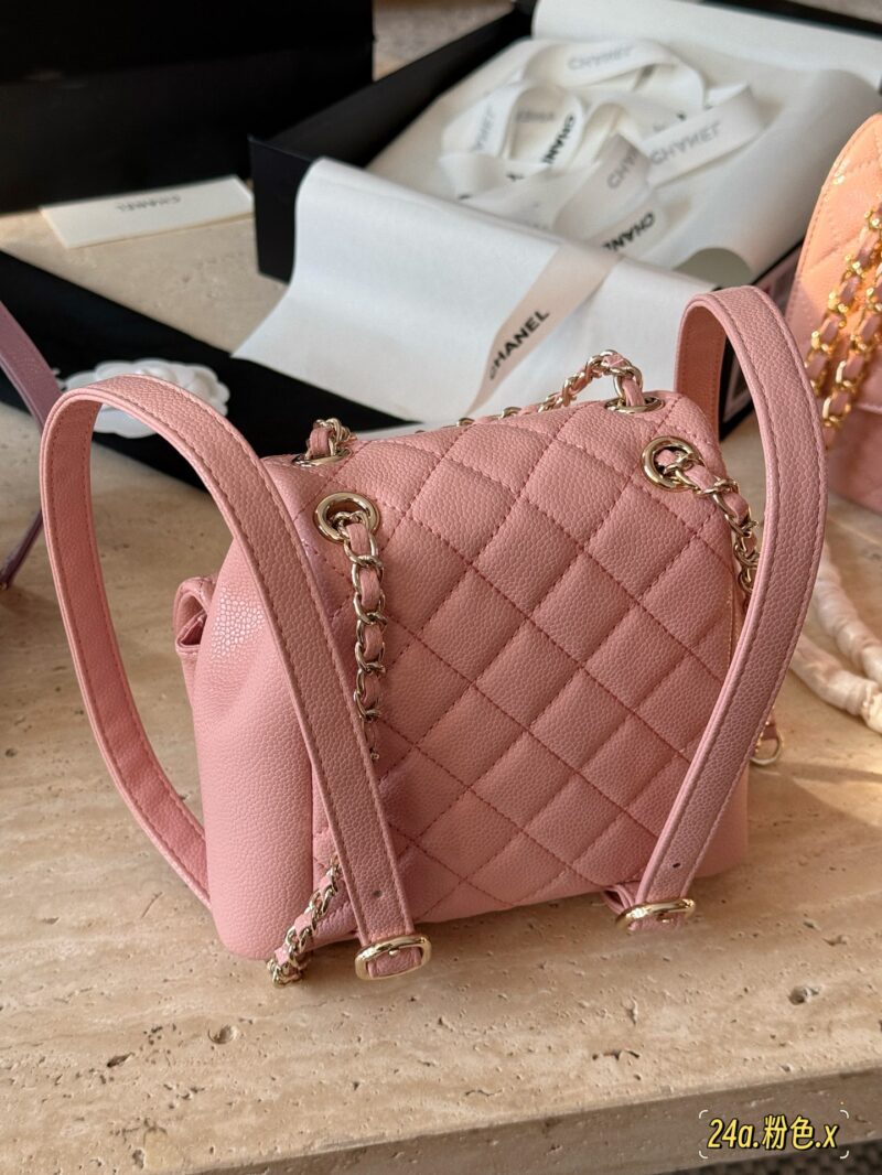 290 boxes
size：18*19cm
Xiaoxiang Home Duma 24V Backpack
Take the princess home with a heartbeat
Cute love
Of course, spring should continue to be pink and tender~
? Single shoulder ? Double shoulder ? Handheld