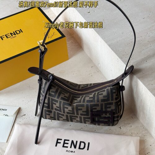 235 box
Size: 22 * 12cm (small)
F Home Fendi's Latest Show Style Old Flower Underarm Bag
Simply give a sense of sophistication
Comes with a sophisticated sense of relaxation!
Be adaptable, that's really cool!