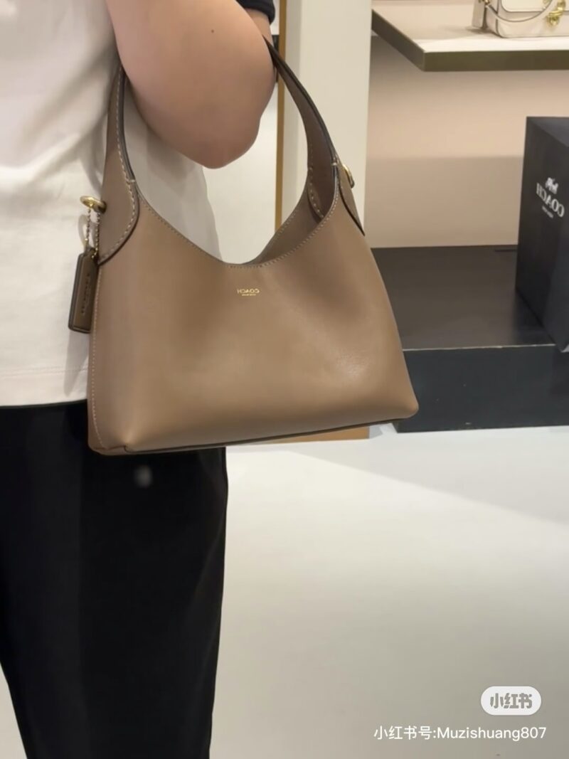 240e6659a8.jpg Coach | Easily Grasp the Relaxation of Brooklyn
If you want to have a sense of relaxation
Then you only need one # coachBrooklyn 28
Soft body without losing its three-dimensional feel
Minimalist lines with hot stamping, Coachlogo
The space can accomm...