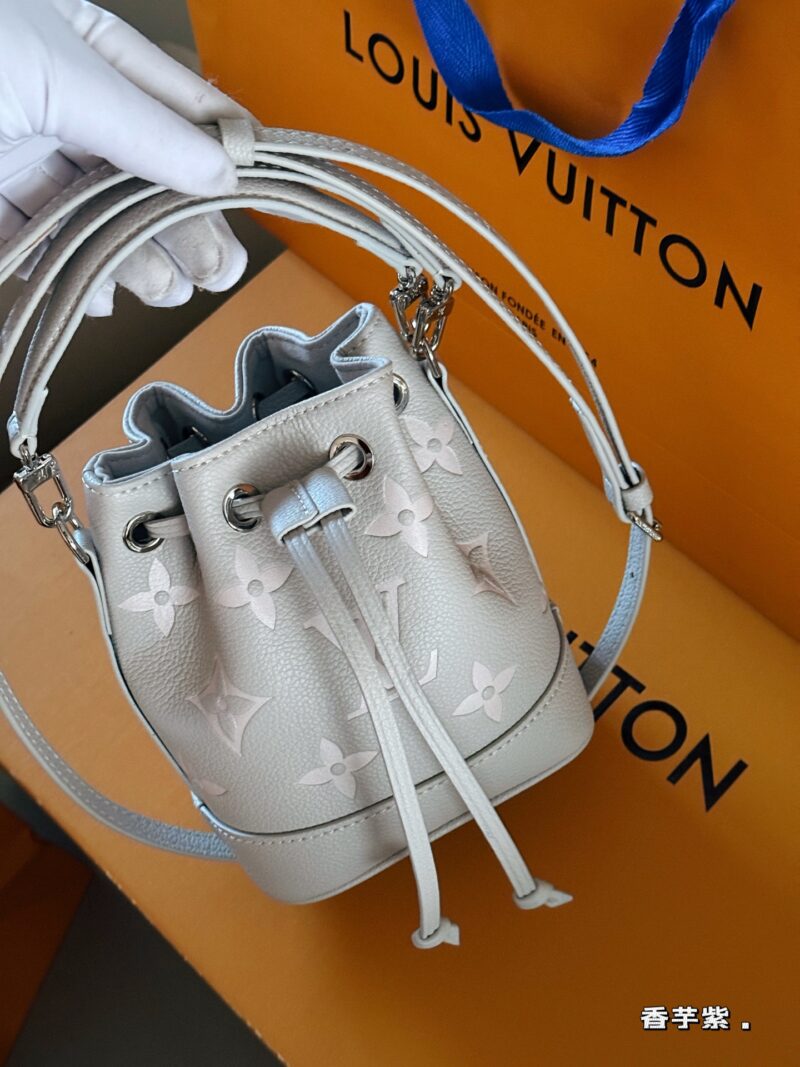 244d424325.jpg 210 box
size:13*16cm
Treat all kinds of illnesses|
L home nanonoe gray purple super beautiful
Beautiful mood haha
A small bag with full emotional value