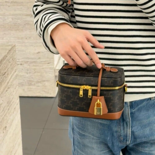 A makeup box bag with perfect attention to detail!