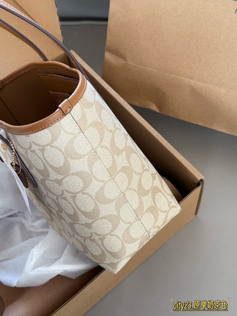 24ce68a0b2.jpg 210 replica edition box
size:22*20cm
Super lightweight ??
C's new mini tote
City23 is such a friendly size!!!
Sisters who thought the tote was too big
Now a new size has been released!!!
Original order quality/genuine fragrance warning ??
