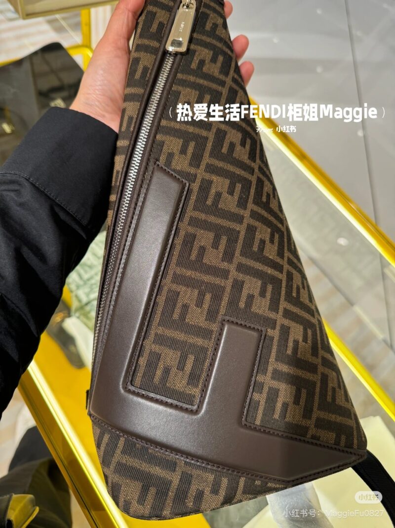 253d8d346e.jpg Fendi Old Flower Chest Bag
