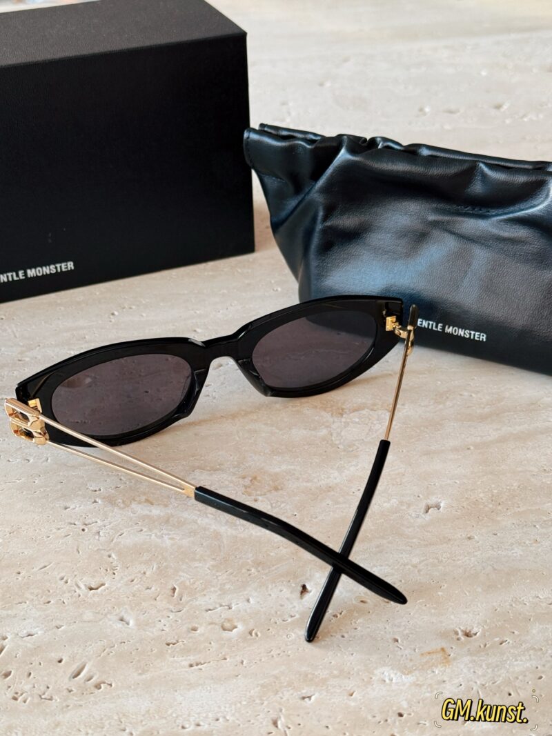 2589d6d98a.jpg 205 with packaging
GM-kunst
Stylish girl's 25 year new must-have GM sunglasses!
KUNST is super good-looking and not picky about face shape!
Simplicity and sophistication are full!
The design is very innovative, versatile and not picky about face shape~