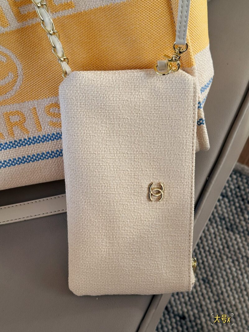 259009fe12.jpg 355355 without box
Size: 38 * 30cm (large)
33 * 25cm (small)
Xiaoxiangjia 25C Early Spring Vacation Series
Marseille and the Sea
Arrange it! Arrange it!
This beach bag released this year is so beautiful!
People are already eagerly anticipating it!