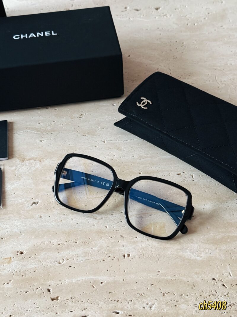 2610fd574f.jpg 195 with packaging
A Miao Yi X Xiang Grandma ch5408 really pouts, making her face look small
Korean super hot Instagram blogger Fever Ye brings~"Classic fighter" black framed gold lettered yyds engraved in genes with relaxation
Search: Xiaoxiangjia B...