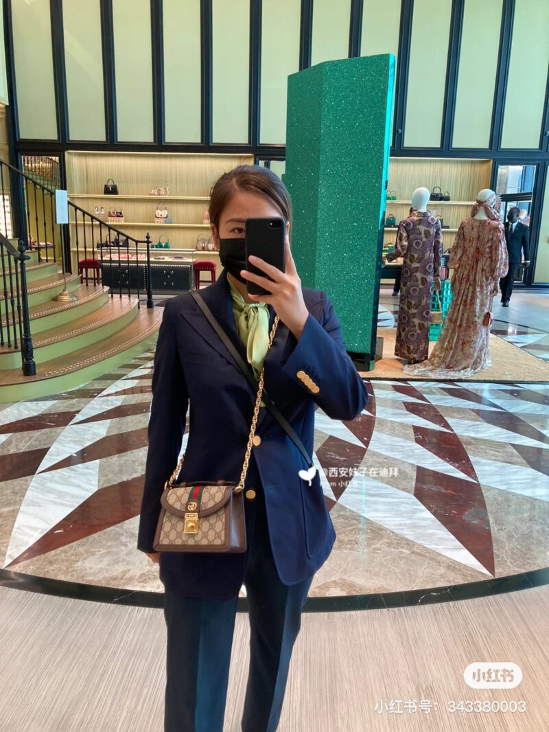 Gucci Mini ophilia Mini Bag Exquisite Mini Bag Comes Crown
Recent fashion trends and styles
Mini bags are essential items for going out on the street
The absolute bonus for the design is that the phone can fit comfortably and has ample space for dura...