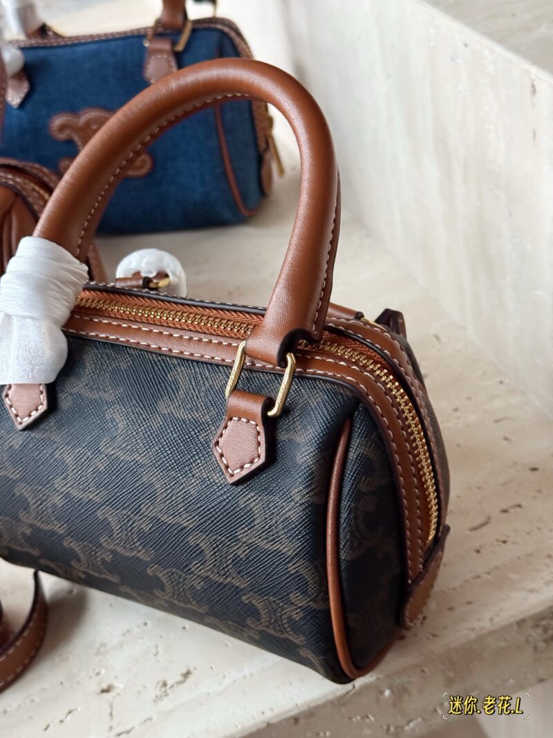 26b9c0b206.jpg 185 boxes
size:14.5*10cm
CELINE | Super Q Mini Boston
So Q is so cute
Spring and summer are back!
Girls can never refuse a small bag. QQ's bouncing appearance is impressive