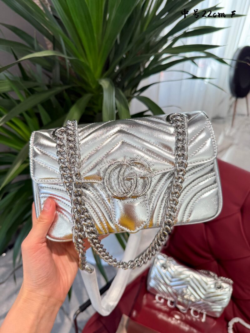 27189ceccf.jpg 17cm p215
22cm p225
26cm p230
A color scheme that will definitely surprise you, space silver
Toxic GGmarmont has a new color! This silver one with a hint of pearl is amazing! It's perfect for various festivals and events at the end of the year. It...