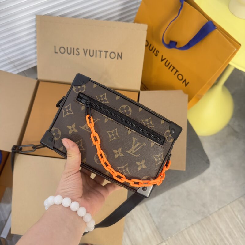 276b8449e9.jpg Copy of original order ? MINISOTTRUNK handbag features the iconic Monogram print paired with contrasting resin chain straps, creating a delicate and charming design. This charming handbag has sharp edges and elegant connotations, showcasing a mod...