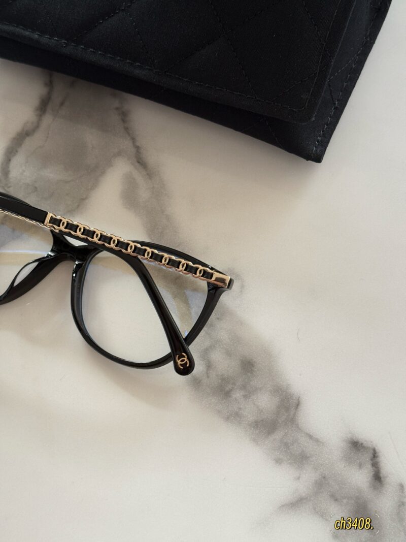 276db4ad2b.jpg 195 complete packaging upgrade version
Xiaoxiangfeng Invincible Black Frame Plain Mirror ∞
Wearing it without makeup is absolutely stunning!
Ch3408 is truly the "out of stock king" and the bare black frame on my heart
The side face shark looks so s...