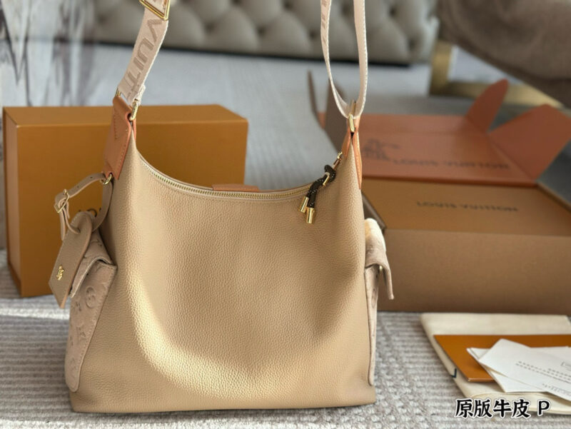 280490e37b.jpg 390 layer cowhide
size:32*24cm
Recently popular new shopping bags
Hobo cargo is on fire!
Because of the upper body! Exactly! Okay! Look!
L's latest shopping bag
High appearance and super practicality!!!