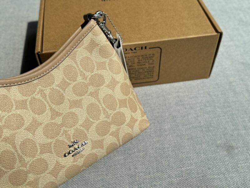 2825c3eae9.jpg 180 airplane box
size:19.5×15.5
COACH LAUREL Lao Hua Wandering Bag Underarm Bag Cross Shoulder Bag
Mini wandering bags are also too Q!
Really super cute
At first glance, it amazed me!
The bag is lightweight and has just the right capacity, making ...