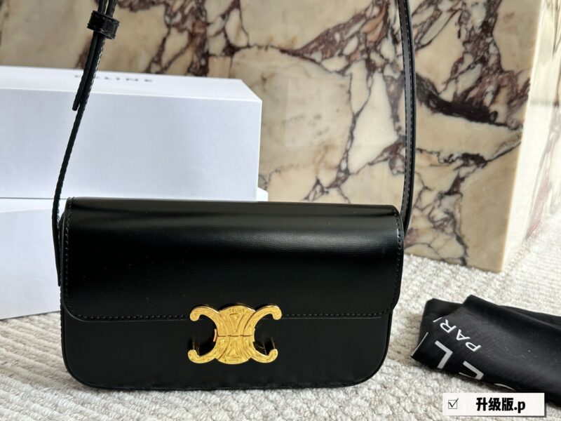 220 boxes
size：20*11cm
Celine super beautiful armpit bag Arc de Triomphe
?? Upgraded version for reshipment
Retro sexy versatile small bag
Don't miss it!!
?? Cowhide leather