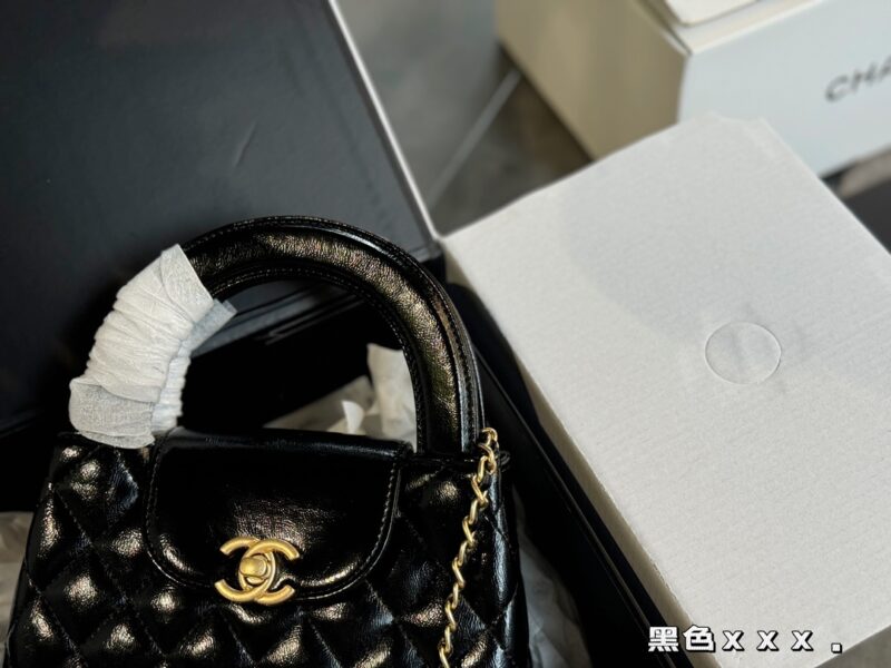 Complete packaging
size：20*12cm
Xiaoxiang's 23k Kelly
The most beautiful 23k, the oil wax skin looks so good! I have the impulse to immediately drop the sa!
The new bag really smells great!
Cowhide quality