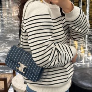 Copy of original order ? MINISOTTRUNK handbag features the iconic Monogram print paired with contrasting resin chain straps, creating a delicate and charming design. This charming handbag has sharp edges and elegant connotations, showcasing a mod...