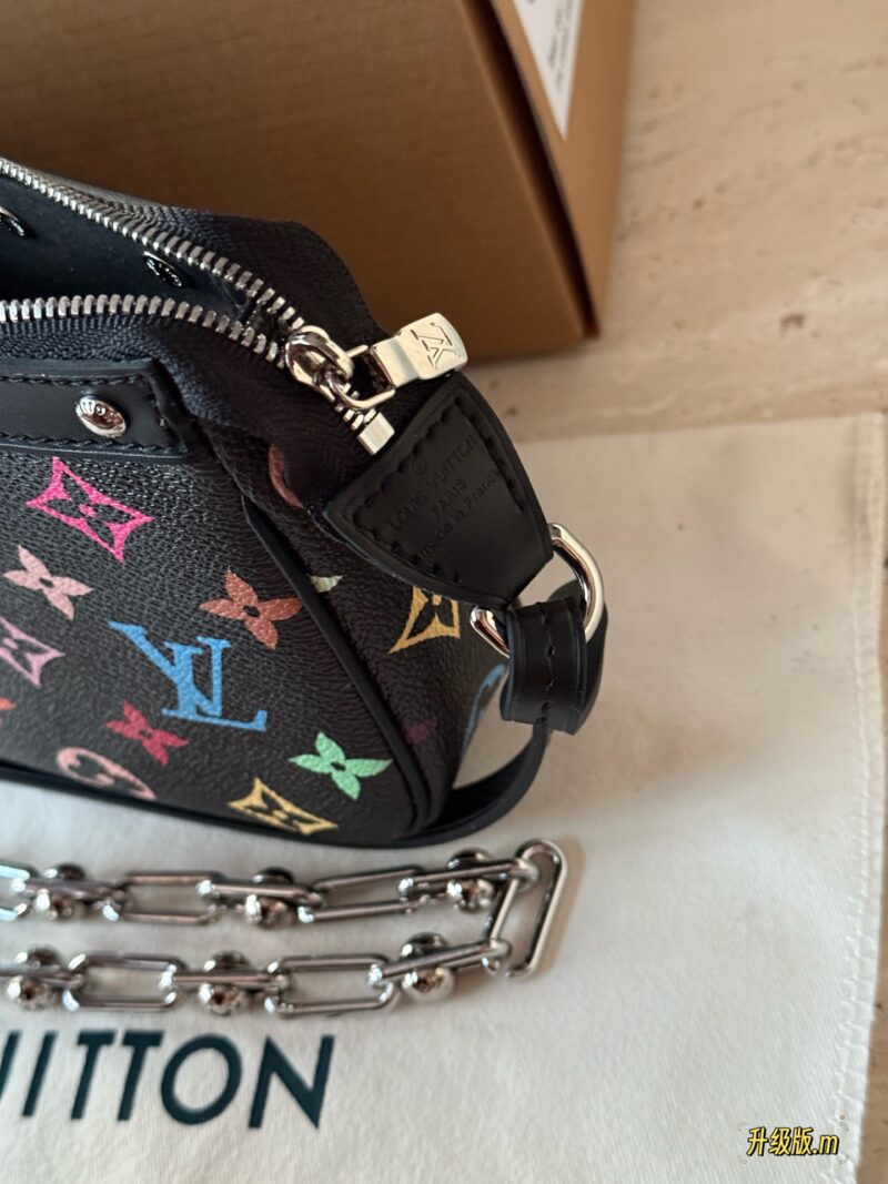 260 box upgrade version m
size：22*13cm
L Murakami Takashi | Black Tri Color Mahjong Bun
Finally arrived!
Mahjong bag shoulder strap, armpit back looks great!
Who really sees who falls in love
The feeling of sinking at a glance upon seeing the physi...