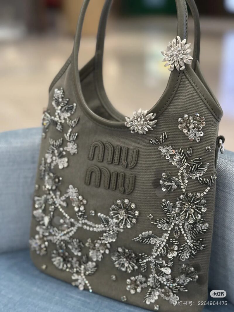 Call for Maimai in the New Year+
-The small bag in front of me is really beautiful