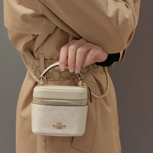 Chanel? Coach? The latest small square box bag is super charming and can hold foldable phones
Lipstick keys are very versatile
Small and exquisite, this is not a proper concave shaped artifact
