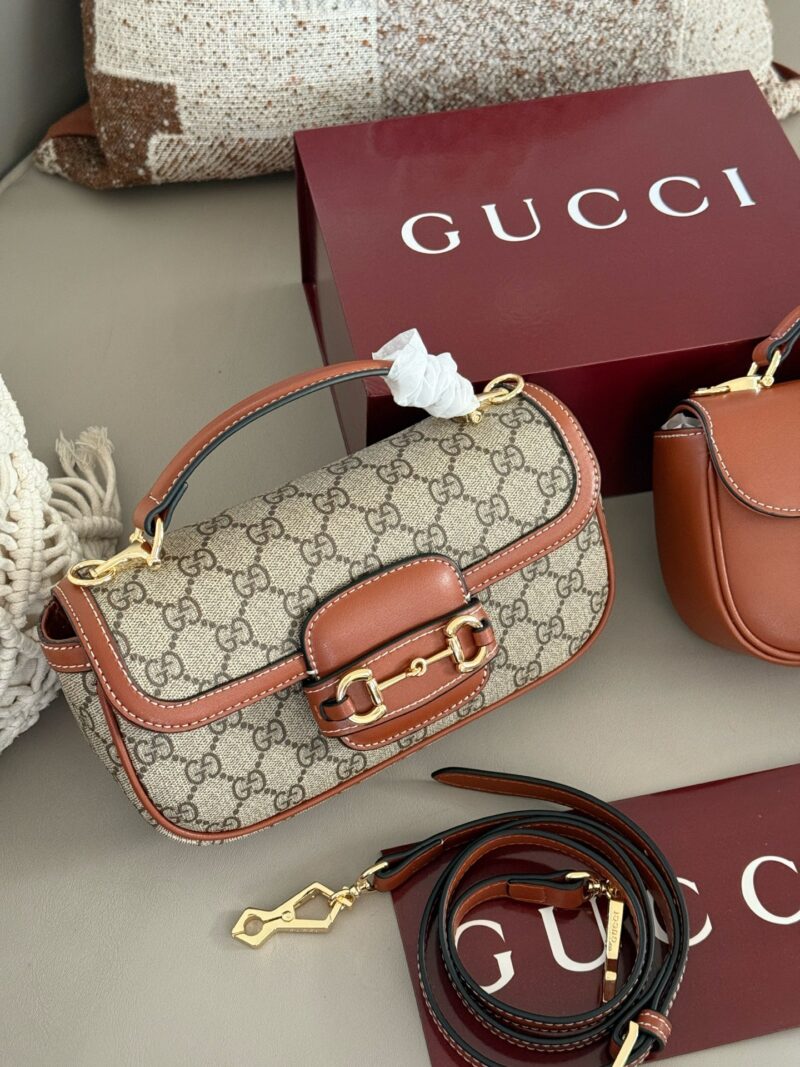 29ef2ca712.jpg 230 sets (gift box)
Size: 23 * 13cm
GG 1955 Handheld Edition New Bag
I don't know if everyone feels the same way as me,
This new 1955 color scheme is even more fashionable~
Hand carried crossbody
Search GG 1955 saddle