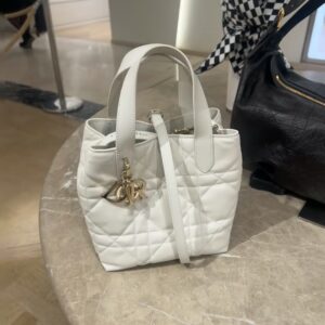 Dior indigenous bag is very suitable for light pairing in summer