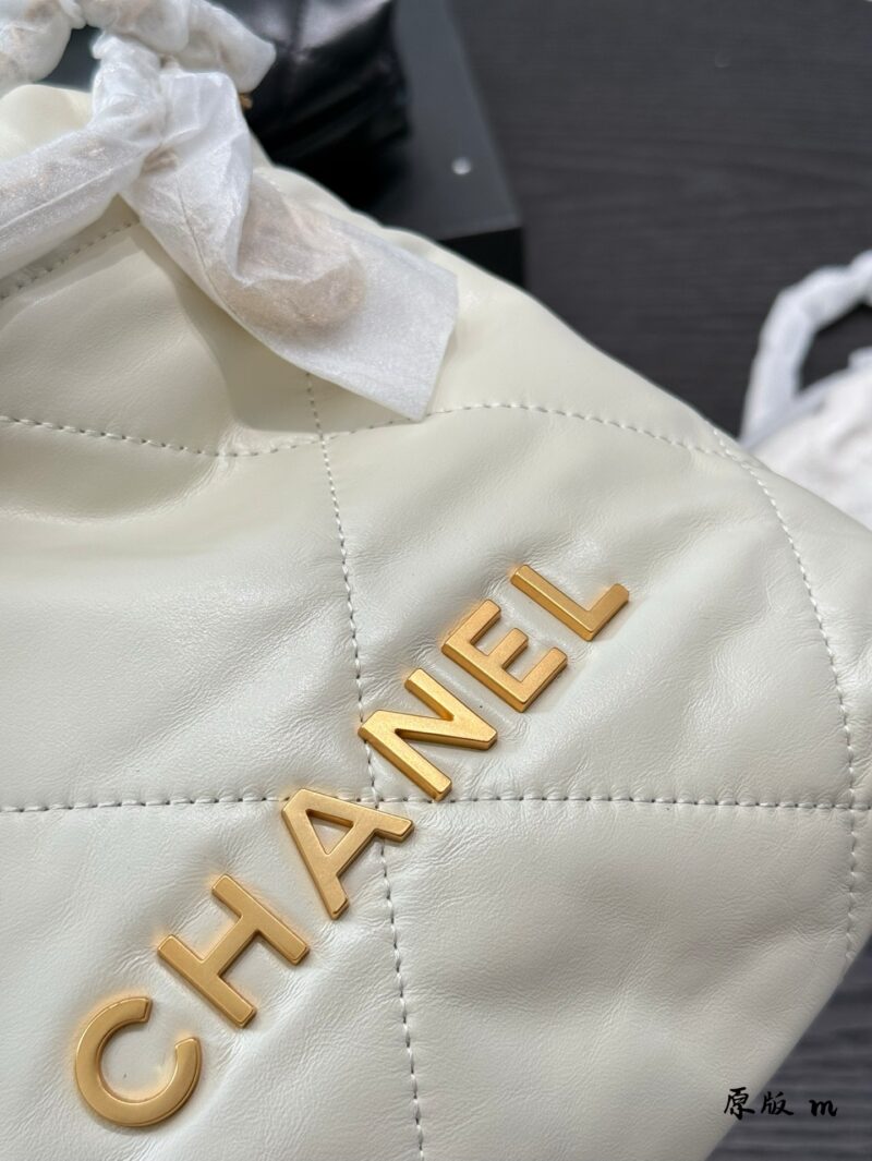 Chanel Mini Garbage Bag P260 Original Sheepskin
Can be carried by hand or slung over
The new season's C position! Get up the little girl who used to have a casual style with 22 bags
Can be carried by hand or slung over, exquisite and cute 18 × 20 bo...