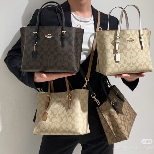 Coach Mollie 25
Open tote bag with two large compartments! Very durable.
Double layered tote bag, the texture is really amazing!!
There is a zipper in the middle that can also hold things, and the shoulder strap is specially designed to be long enoug...