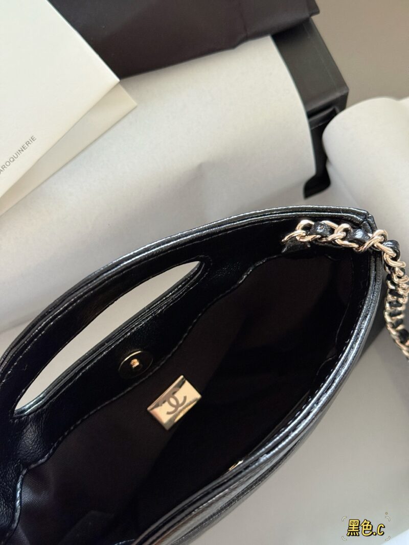 215 boxes
size：22*14.5cm
Xiaoxiangjia's 23a is worth buying
Cute and lovely side scrolling 31 nano bag
Who can withstand this!
Xiaoxiang's true love fans must join!