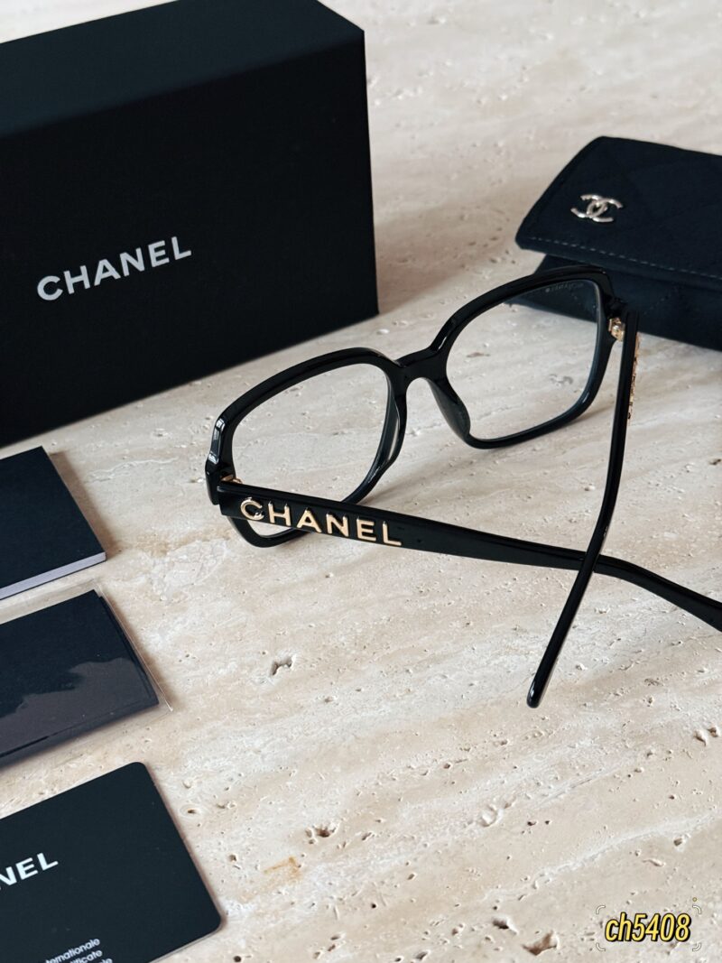 2ac579ceae.jpg 195 with packaging
A Miao Yi X Xiang Grandma ch5408 really pouts, making her face look small
Korean super hot Instagram blogger Fever Ye brings~"Classic fighter" black framed gold lettered yyds engraved in genes with relaxation
Search: Xiaoxiangjia B...