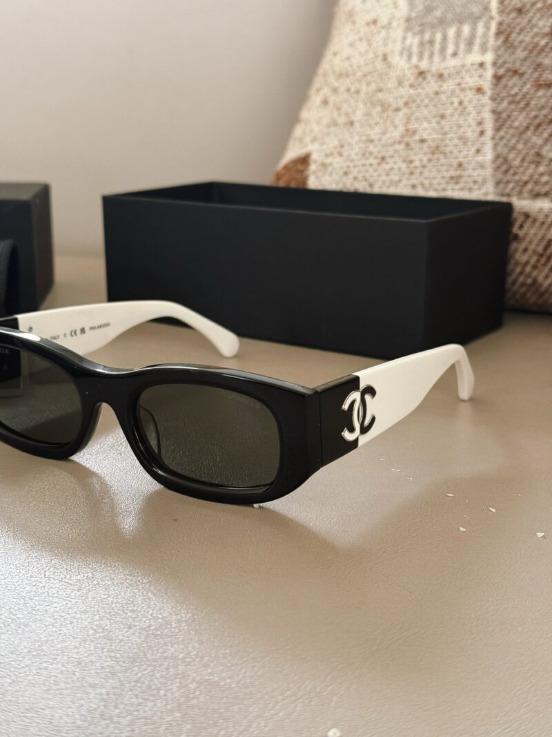 2aff7fe2ac.jpg 205 with complete packaging
I will really regret not getting these sunglasses this summer!
The god of fashion!
Chanel's panda sunglasses are super stylish on both the front and sides!