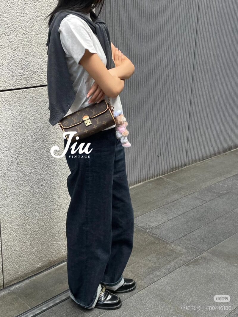 2b66550aa8.jpg Cross shoulder, single shoulder, hand-held, and various back techniques are all suitable~