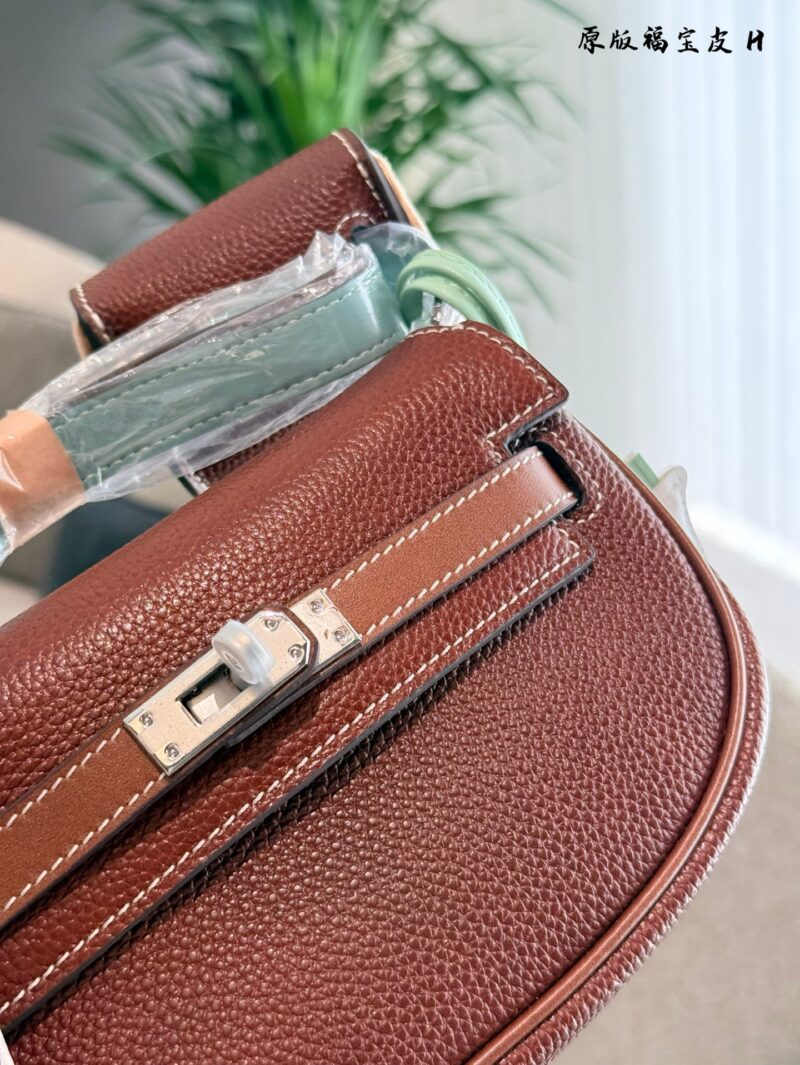 First layer cowhide p350 Fubao leather
Hermes' new Kelly Moove
Big bag size: 17 * 10 * 5cm
Small bag size: 7.5 * 6 * 3.5cm
Hands on bag, grab bag, waist bag, shoulder bag, crossbody bag capacity: coin/Airpods3 Yin line card air cushion lipstick tissu...
