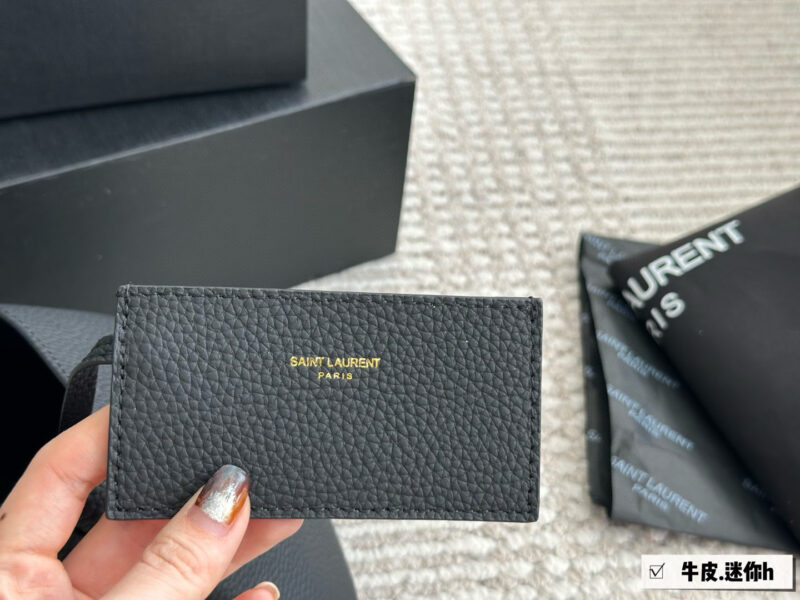 2bc8092981.jpg 240 box cowhide
Size: 16 * 15cm (Mini)(
Who hasn't owned it yet
ysl soft hobo! I really love this bag
Extremely practical!
Choose it for the big bag~
The leather feels so good!