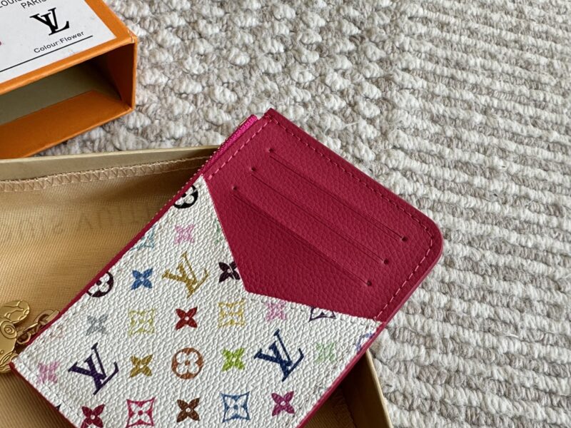 2c3a201e3c.jpg 155 boxes
size:12*8cm
Cute things can heal everything
The white tri colored card bag from L's family is indeed very outstanding
White tri color with a red lining!
It's really amazing!