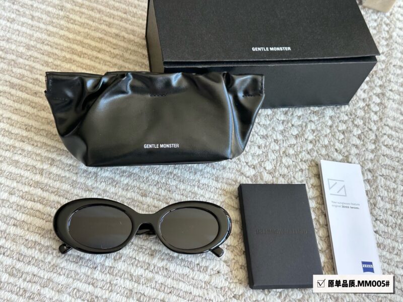 GM MM005 Sunglasses P205
Cool and spicy!
I really want to weld these black framed sunglasses onto my face [MM005]
”Magira collaboration sunglasses are here
The rounded cat eye style
A whole trendy living!
The favorite of fashionistas!