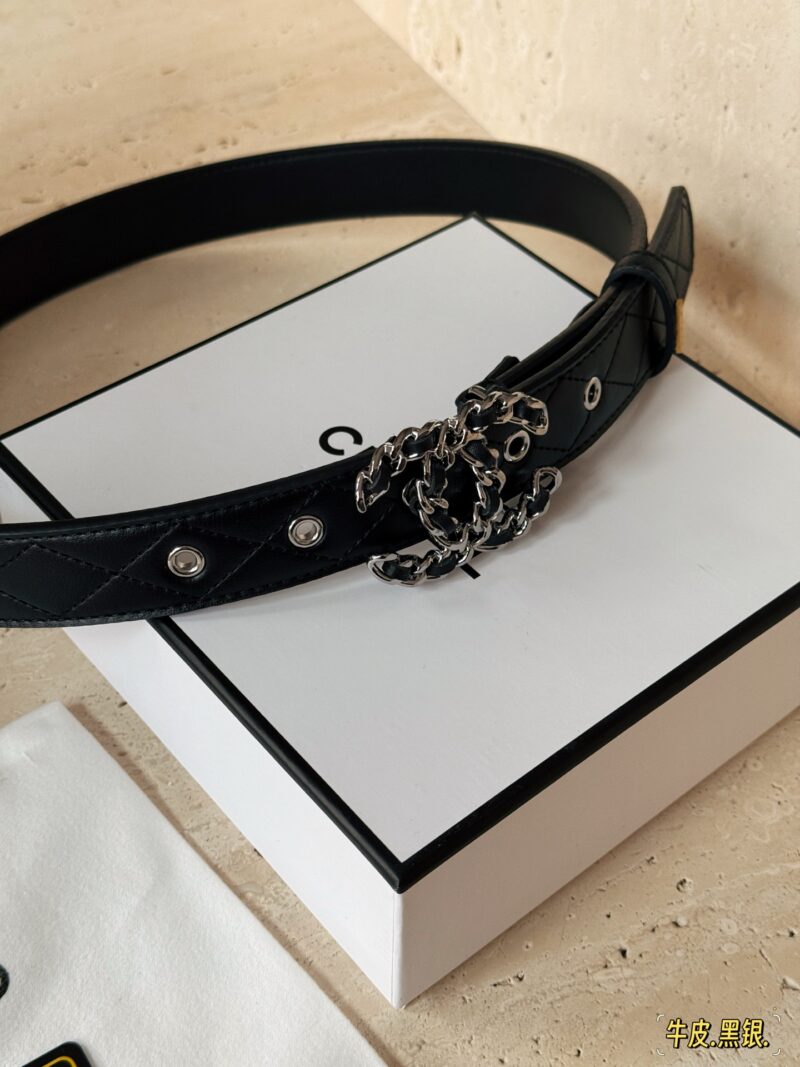 2d0931687b.jpg 165 complete sets of packaging
Xiaoxiangjia 3cm leather chain diamond grid waist belt
A very worthwhile item to buy,
The finishing touch of Jennie's outfit, it looks very high-end no matter what!