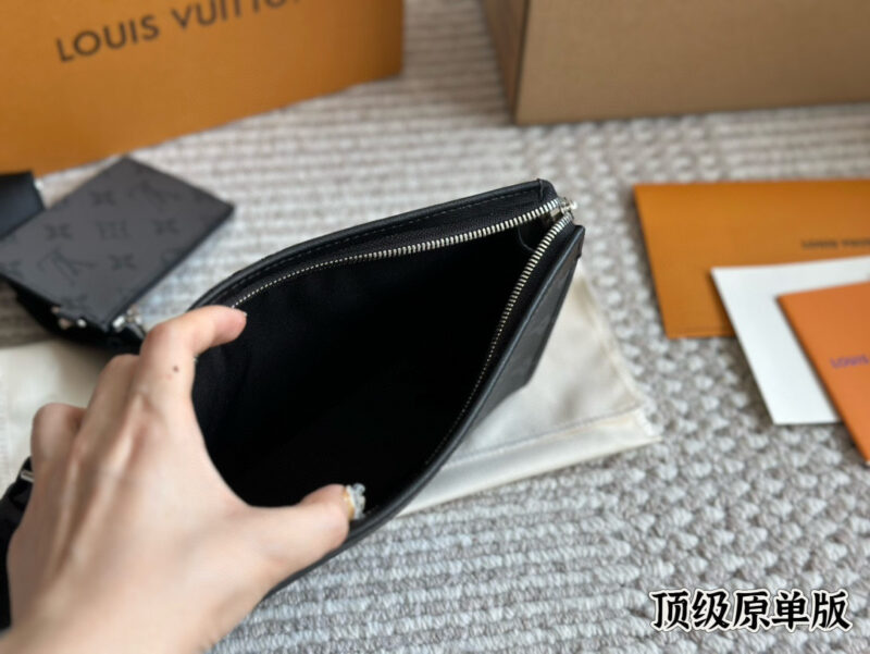 235 complete set of packaging
Original order quality
Size:22 15cm
L Family Handbag - unisex [? ya]
LV toiletry bag/2-in-1 shoulder bag
Inside the original version