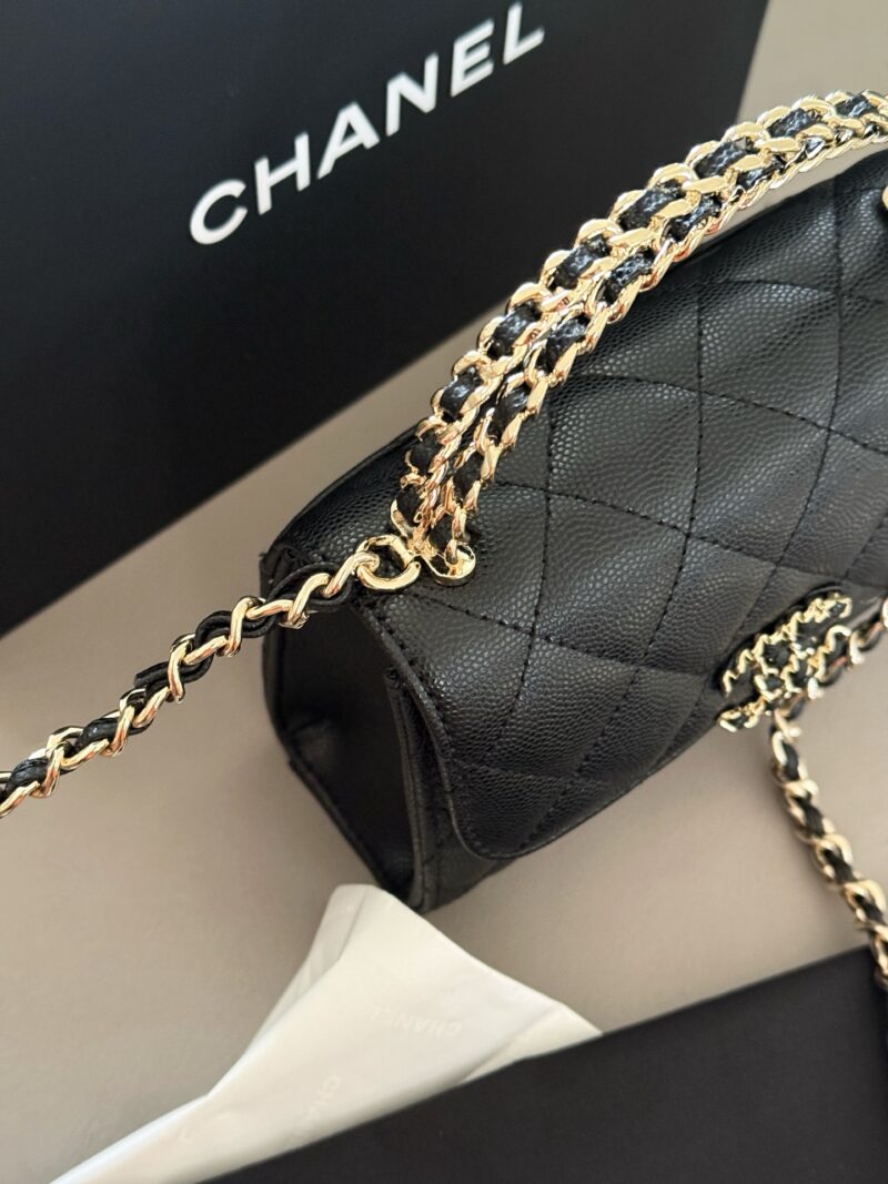 2dcd74175c.jpg 215 boxes
size:15*12cm
Xiaoxiang's 25skewly
This bag type is a whole love to live in
Can be carried by hand or slung diagonally
The caviar cowhide is too perfect!