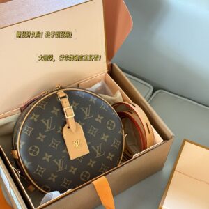 290 Pack
(Remastered all steel hardware)
Hot selling collection real-life photos
size：22*19cm
L's round pancake buns are really delicious
This round cake is soft
Its capacity is super large
Liu Yifei has brought our aesthetics back!
Non market curr...