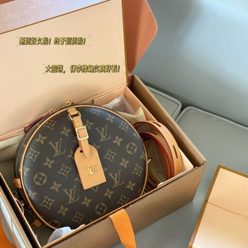 290 Pack
(Remastered all steel hardware)
Hot selling collection real-life photos
size：22*19cm
L's round pancake buns are really delicious
This round cake is soft
Its capacity is super large
Liu Yifei has brought our aesthetics back!
Non market curr...