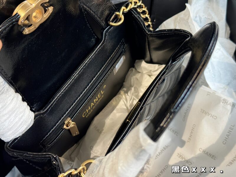 Complete packaging
size：20*12cm
Xiaoxiang's 23k Kelly
The most beautiful 23k, the oil wax skin looks so good! I have the impulse to immediately drop the sa!
The new bag really smells great!
Cowhide quality