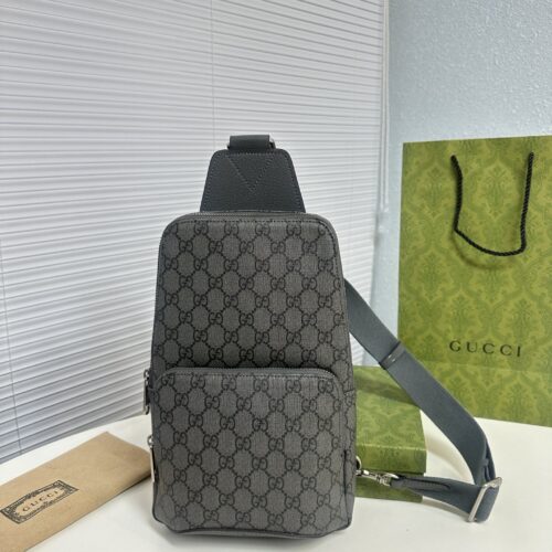 Classic Grey CUCCI Size 18 x 29 Men's Chest Bag
Small and stylish, showcasing a casual yet unrestrained attitude. Intelligent shoulder strap design, suitable for carrying on the left or right shoulder. Design a shape that improves the comfort of carr...