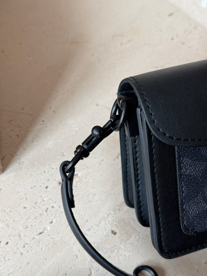 2e52a38521.jpg 250 boxes
size:20*11cm
C Home | Tabby20 Exquisite and Compact
Handheld crossbody can be freely matched and versatile!
Today's Spades Series Tabby20~